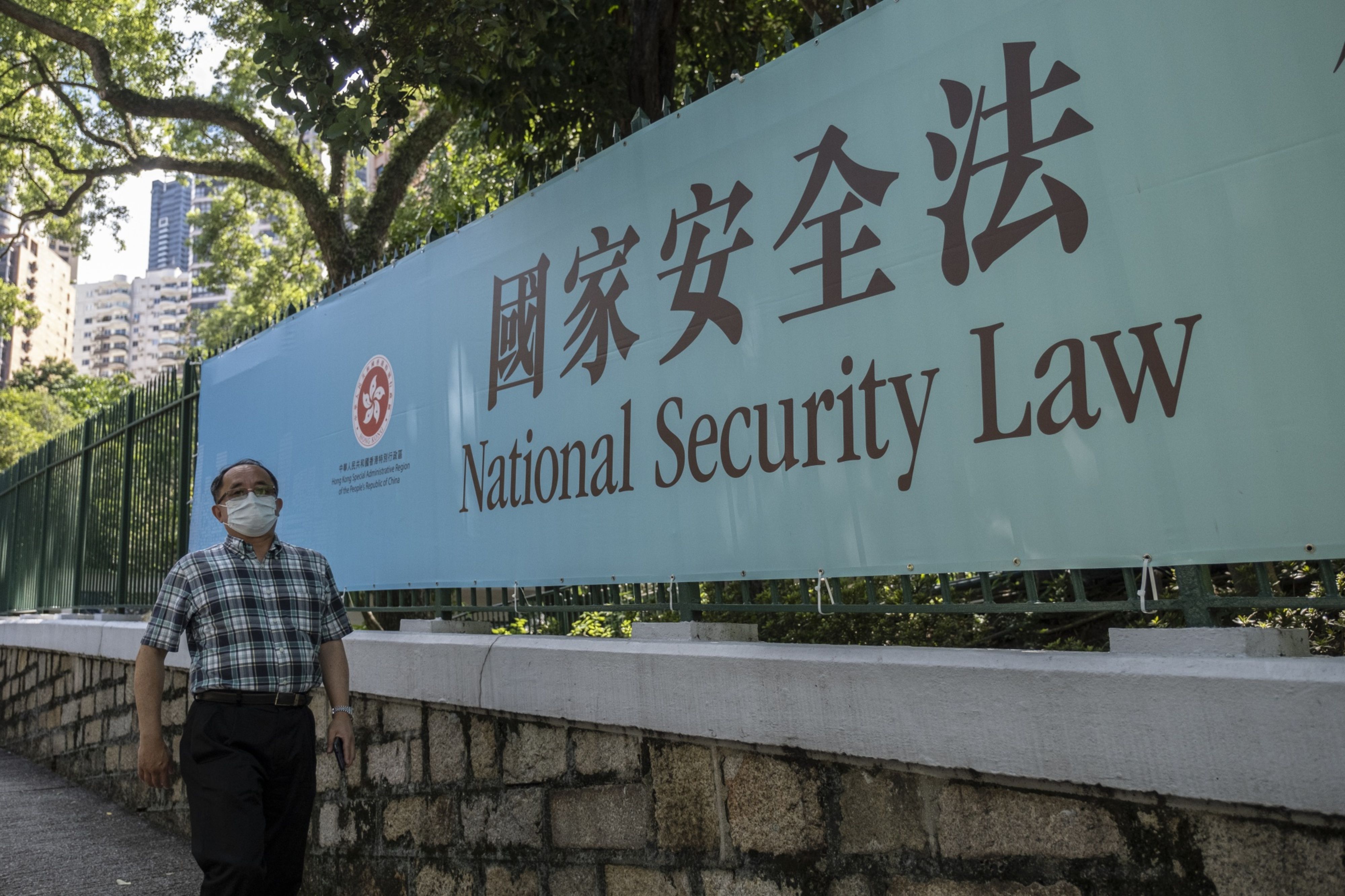 中官媒批香港教育 港中学传为国安法改校规