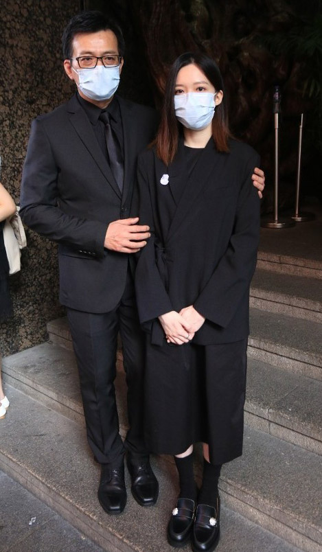 黄日华为亡妻梁洁华办最美丧礼
