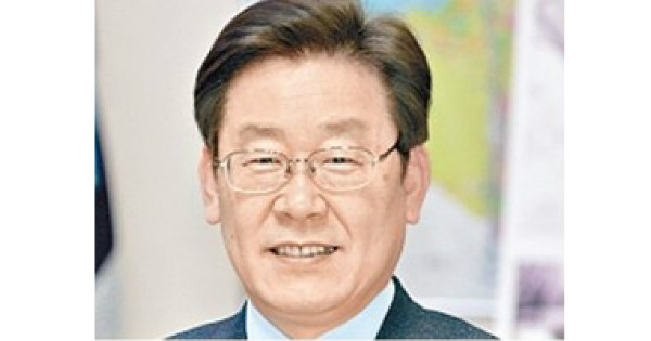 韩国总统热门人选明受审 最高法院罕见直播