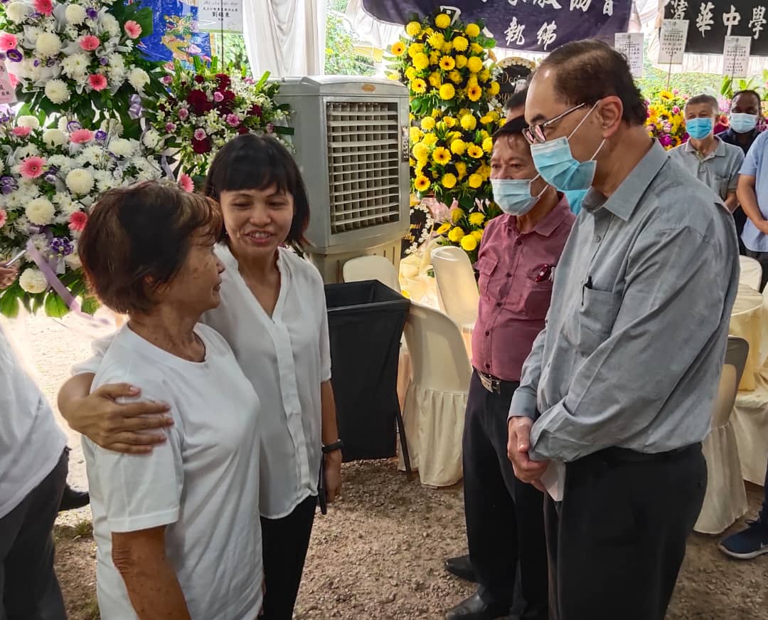 馬漢順向張念群亡父致敬