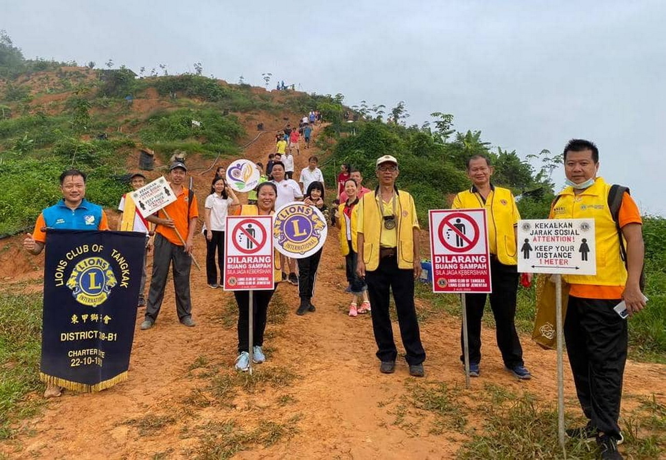 东甲狮子会家庭日  65人登山也洁山