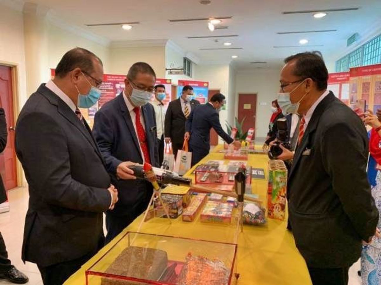 哥市甘榜直落化学局 后年成哥冬研究中心