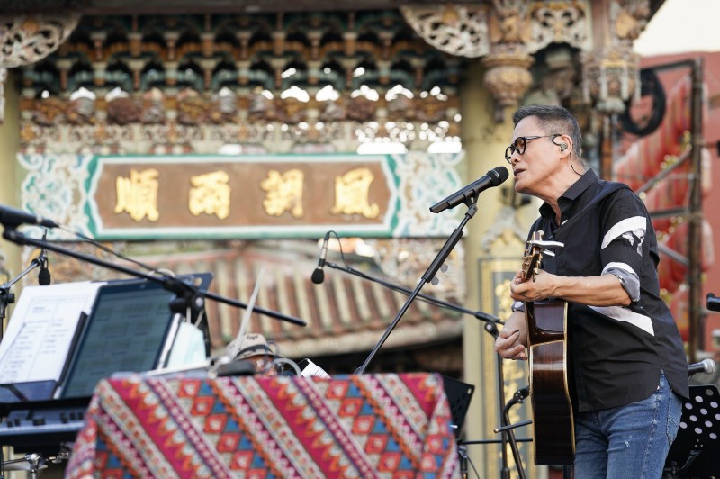 罗大佑鹿港开唱  妈祖前澄清40年误会