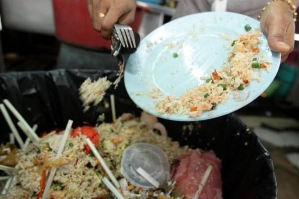 国人每天浪费1.6万吨食物 李霖泰吁立法管制