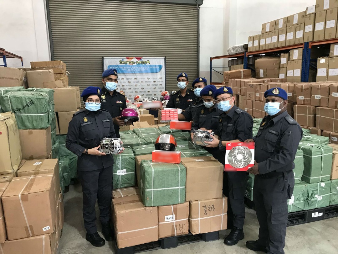摩托车零件店卖仿冒品 34万货物遭充公