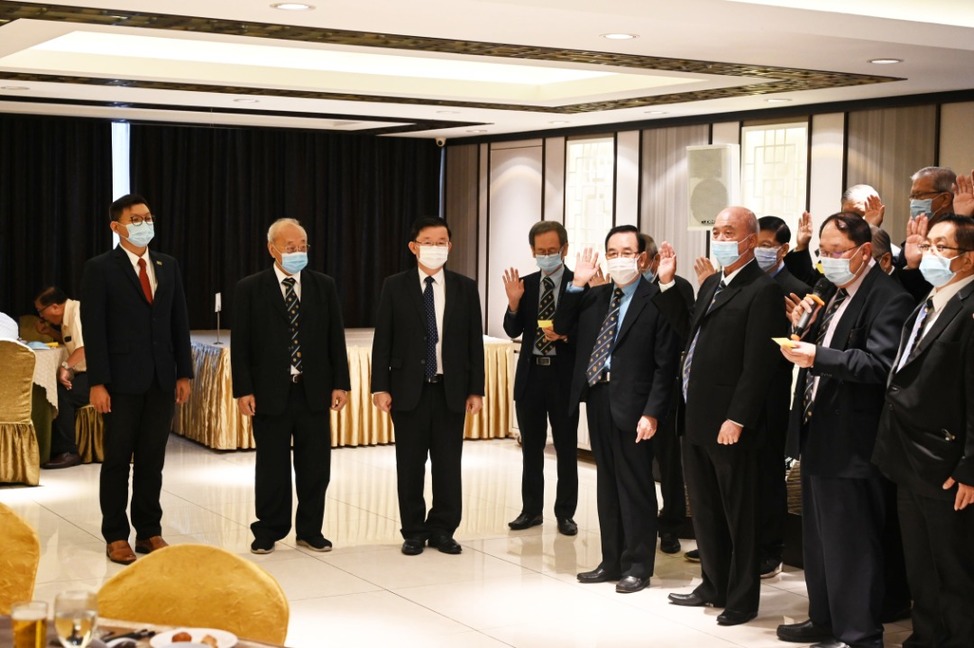 曹观友:照顾人民福利 续与中央商槟发展