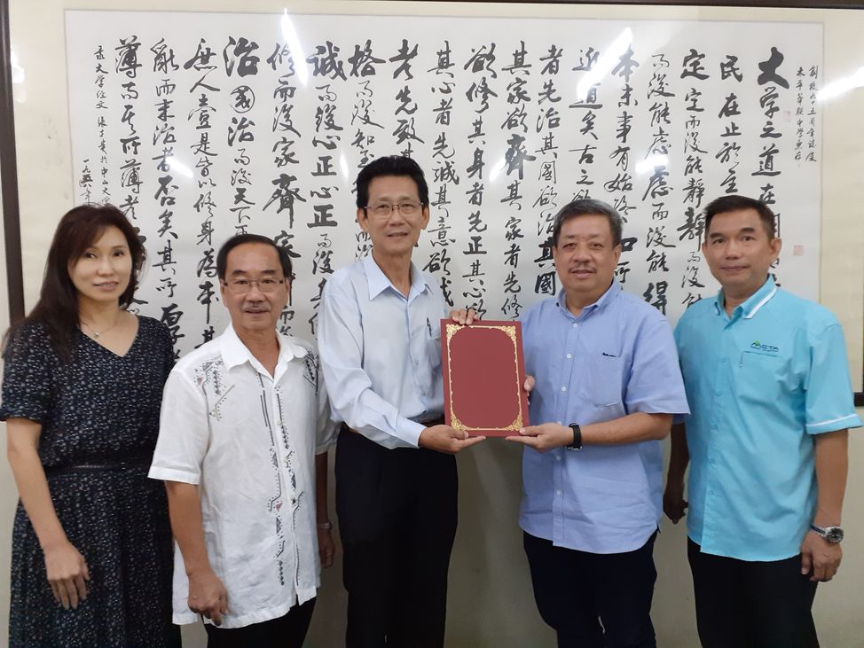 退休校长王明裕 受聘掌华联独中