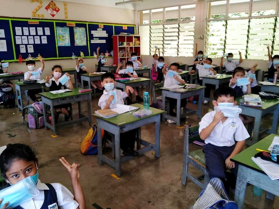 学校学生少于300人  全面上实体课