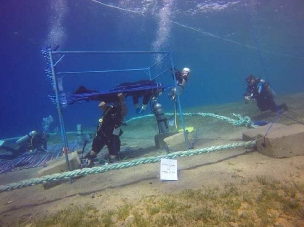 海底逗留6天 潜水员破世绩