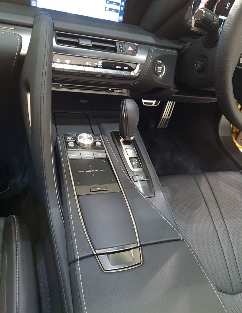 凌志敞篷跑车LC 500 Convertible 自由奔驰