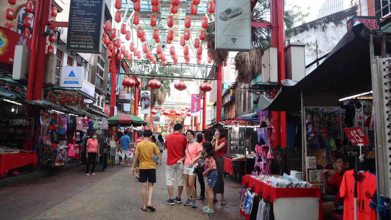 放寬管控民眾出遊 茨廠街公假迎人潮