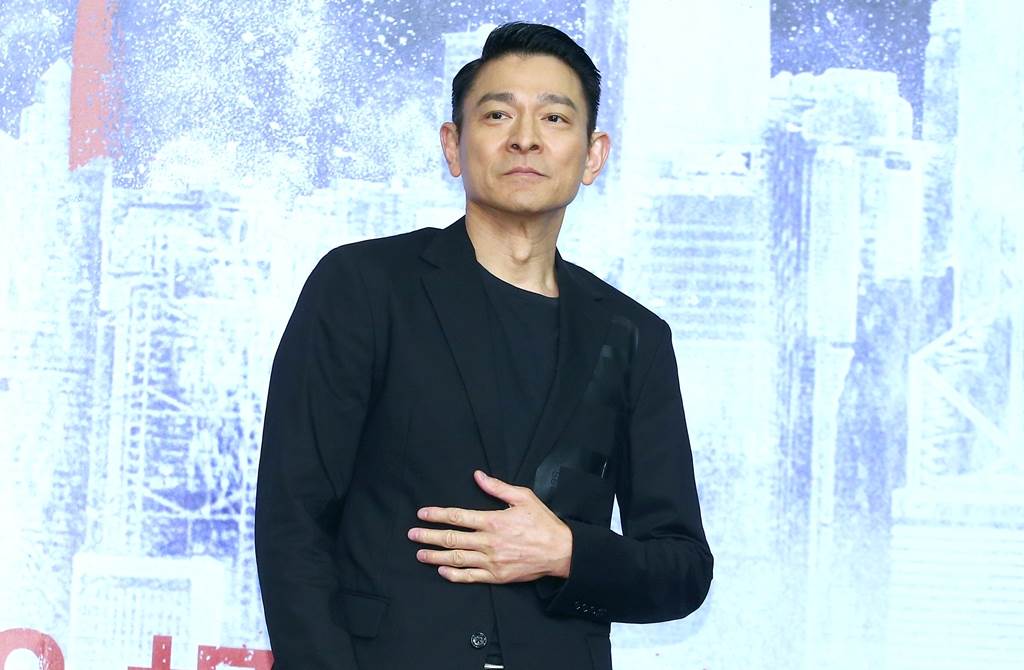 刘德华女儿入院看心脏  朱丽倩与刘爸出动陪诊