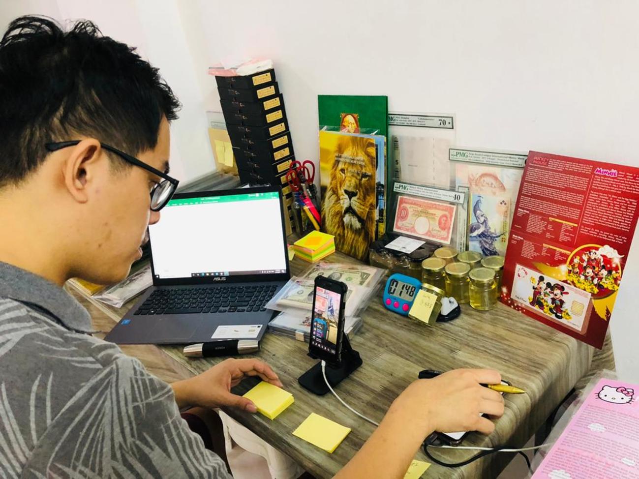 【独家】网上拍卖热潮不逊股市 古玩收藏年轻化