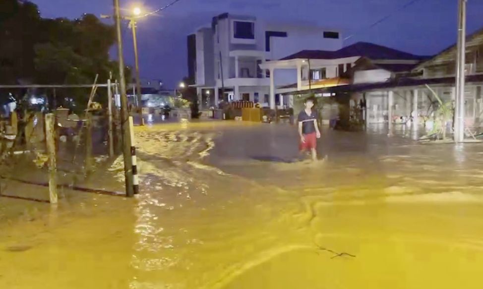 年初一水神拜年  双溪吉流豪雨成灾