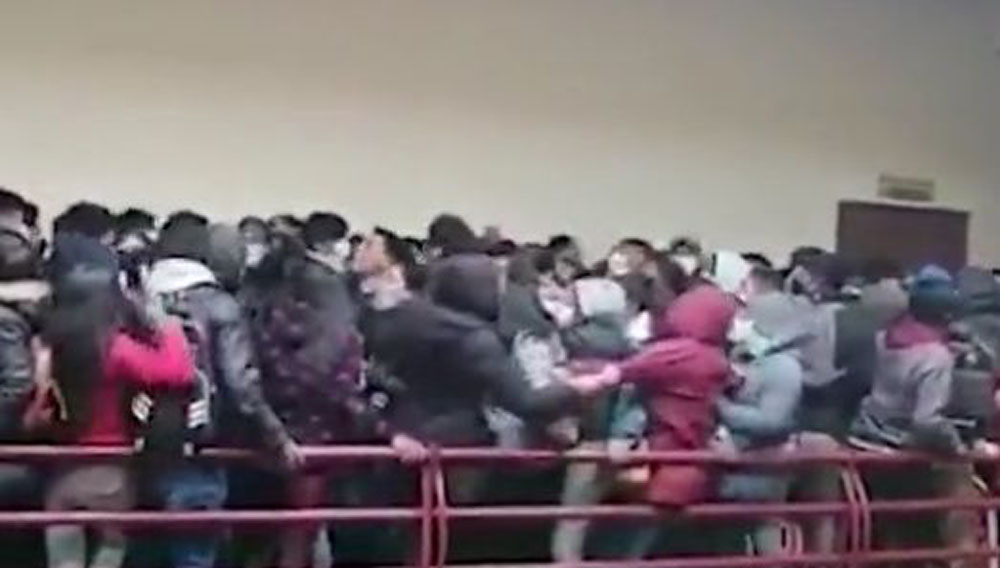 玻国大学护栏断裂7学生坠亡