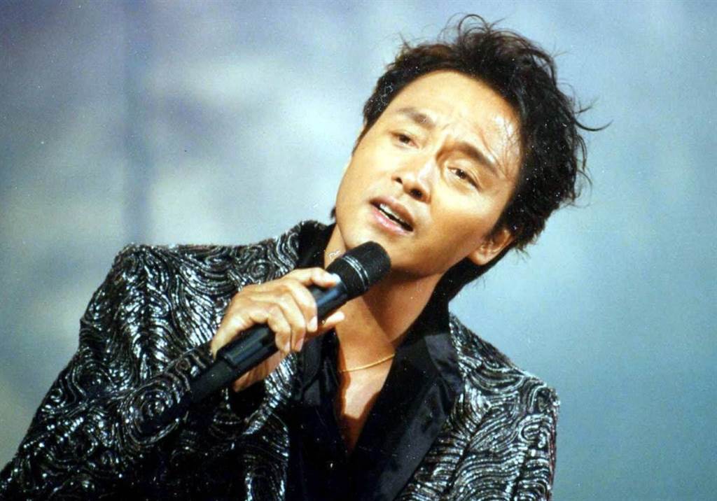 张国荣67岁冥诞 生前挚爱上传“背后环抱照”