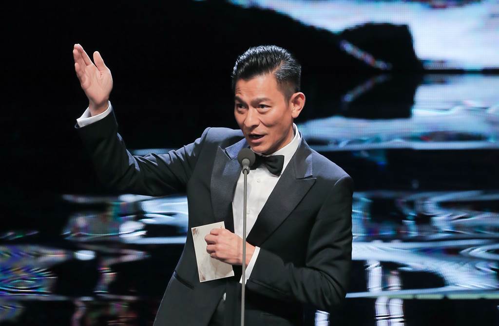 刘德华被批不算歌手  杨坤商演惨遭观众打脸