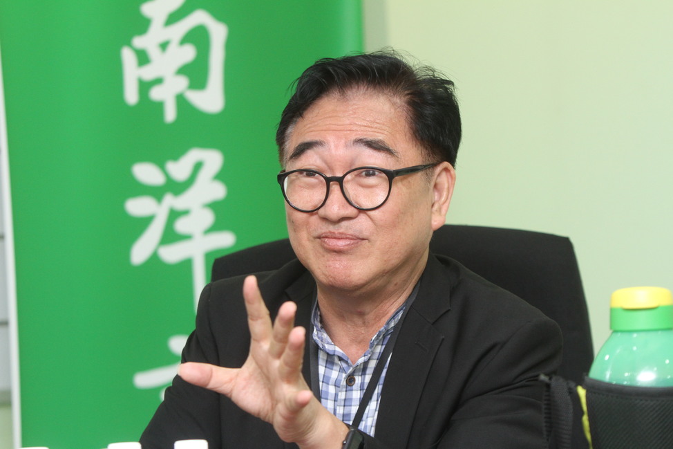 刘明:不期待政府有良策 只能靠加速接种搭救