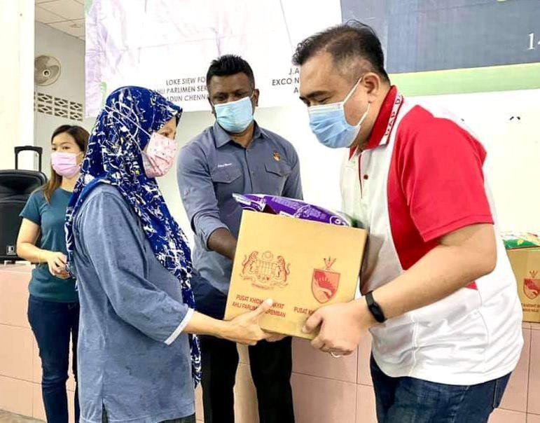 汝来国州议员服务中心 派恩物援金助弱势