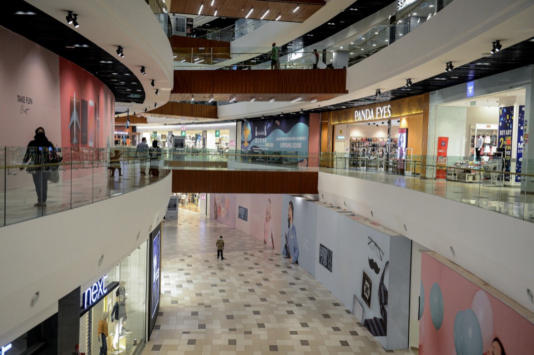 张昌国:商场商店续关 料50万员工被裁
