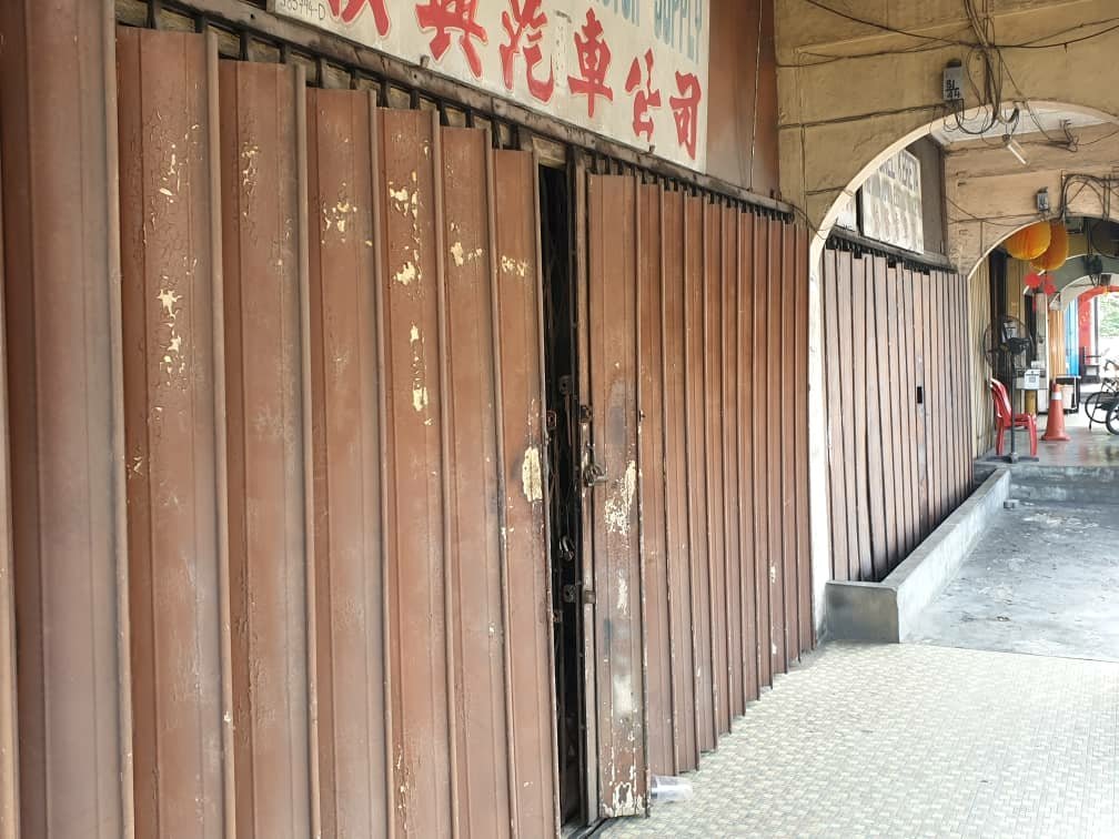 半掩门店面