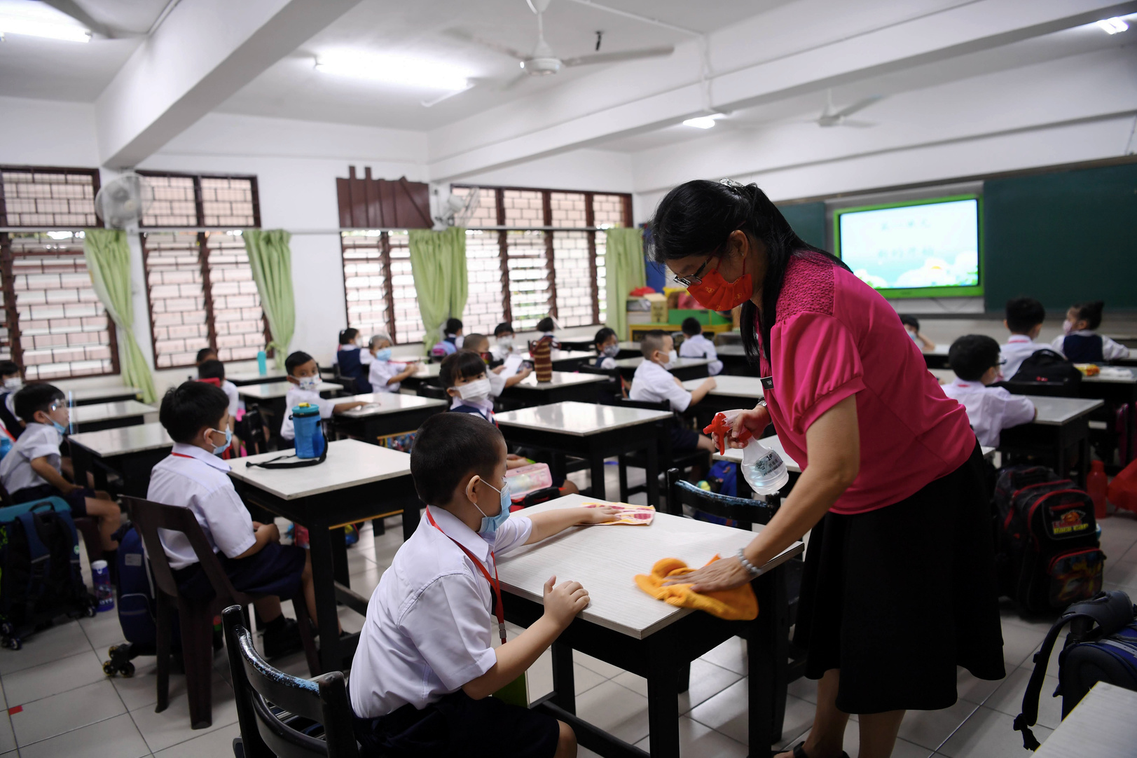下周一新学年开始 学校允课外活动及体育