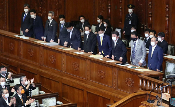 在野党倒阁失败 菅义伟危机未解