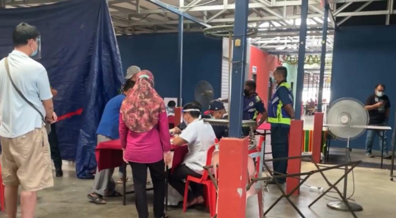 擅自剪断隔离手环 确诊菜贩回巴刹播毒