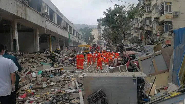 湖北菜市场天然气爆炸 41店全毁11死37重伤