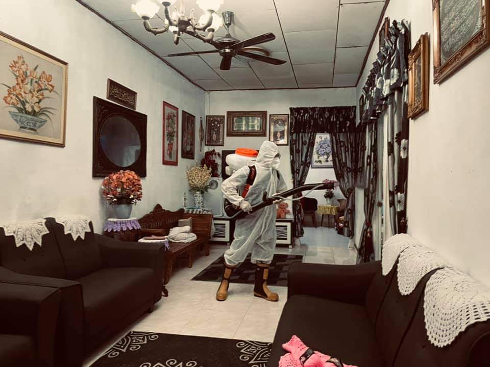 家中隔离仍大开门户 消防队消毒后举报