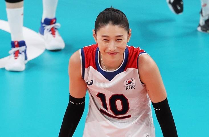 韩国33岁排球选手金软景有“排球女帝”称号。