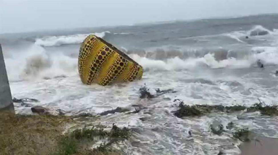 盧碧襲日 藝術南瓜落海