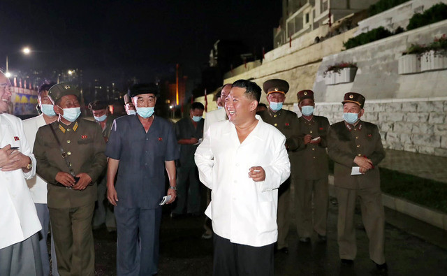 金正恩更瘦了 啤酒肚消失不见