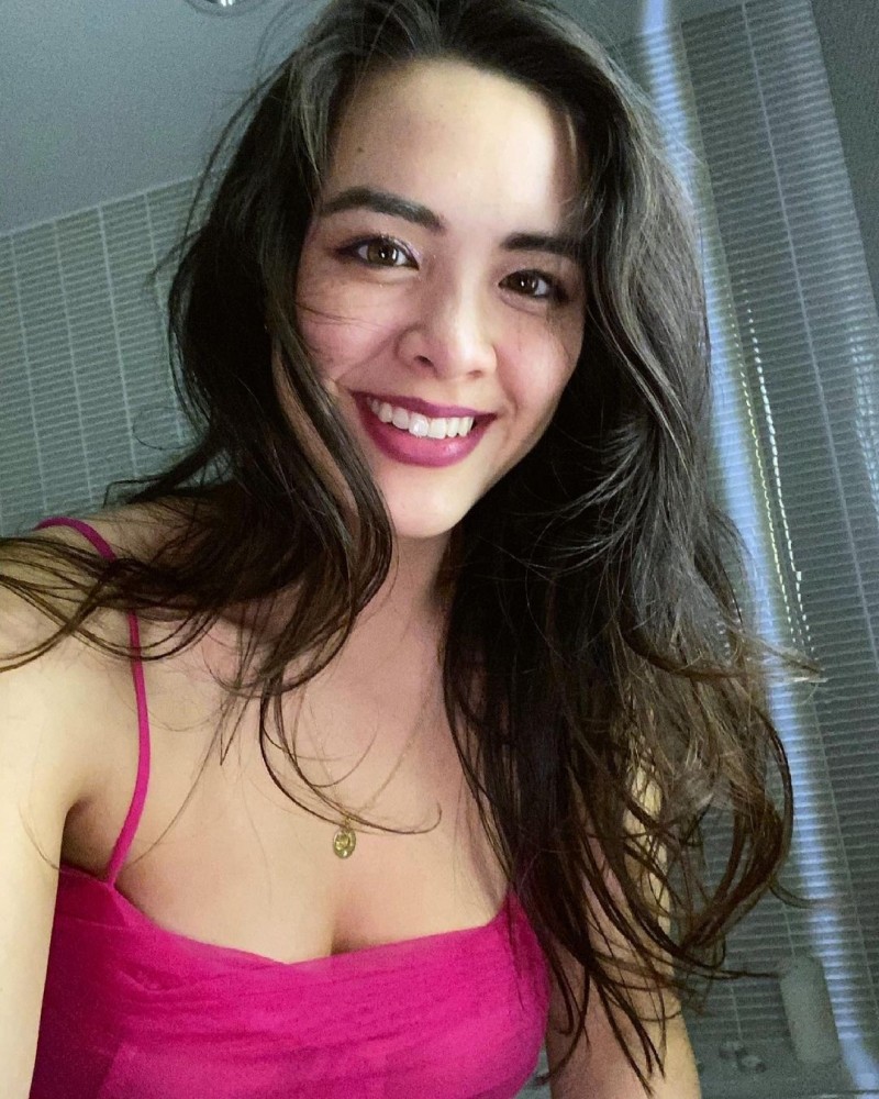 锺丽缇混血爱女露豪乳  性感床照大破表