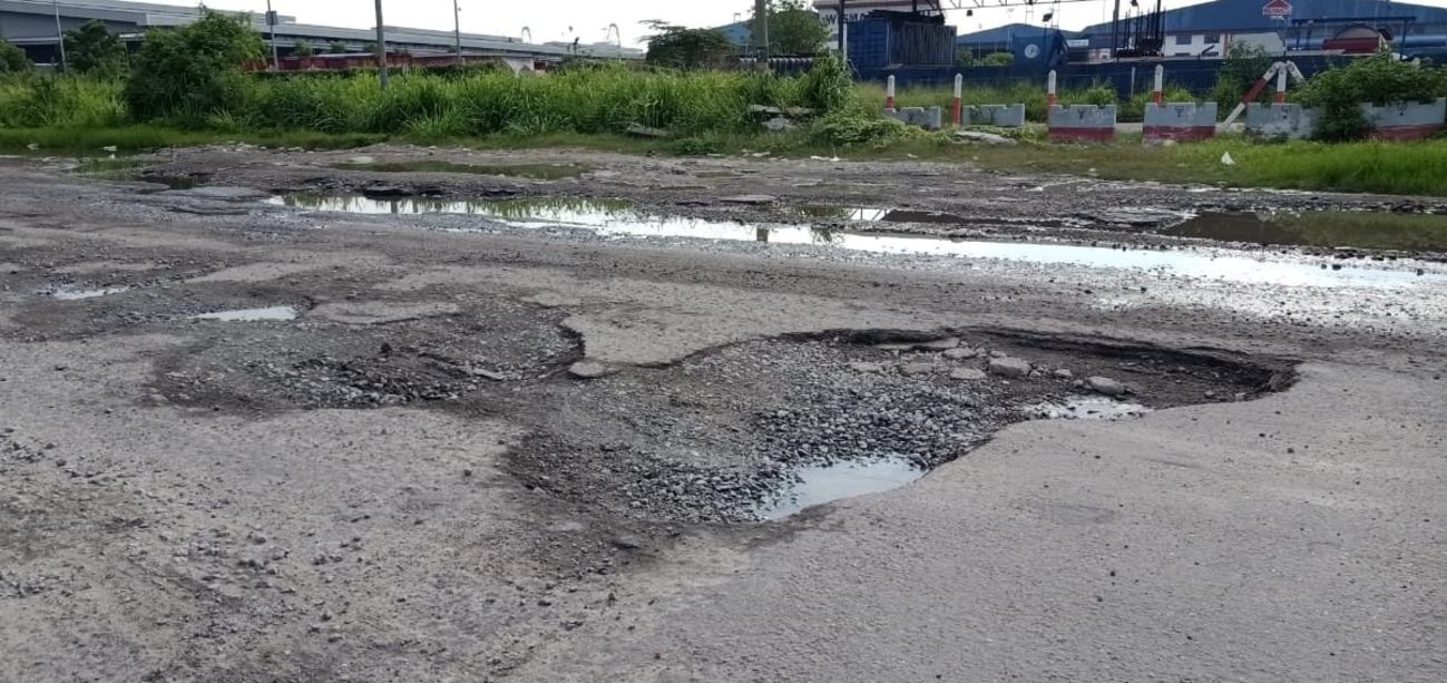 重型车频密行驶路洞多 工业重镇道路每月一补