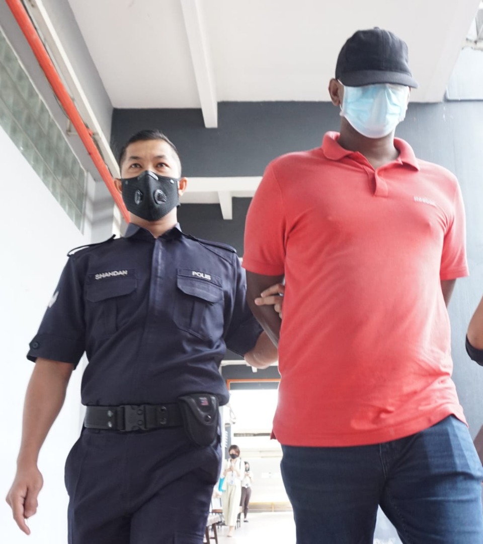 【視頻】被控偽造報告 伍長不認罪