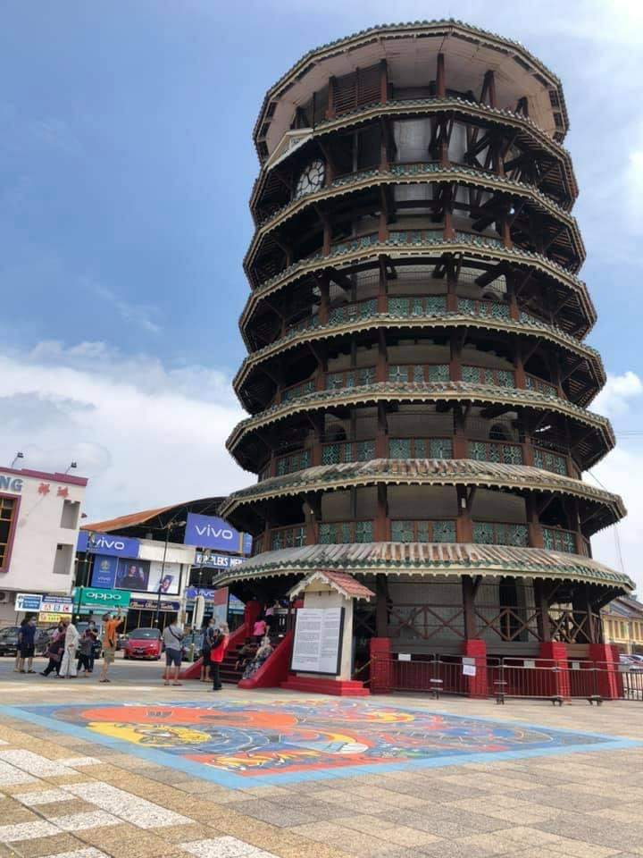 安顺斜塔。