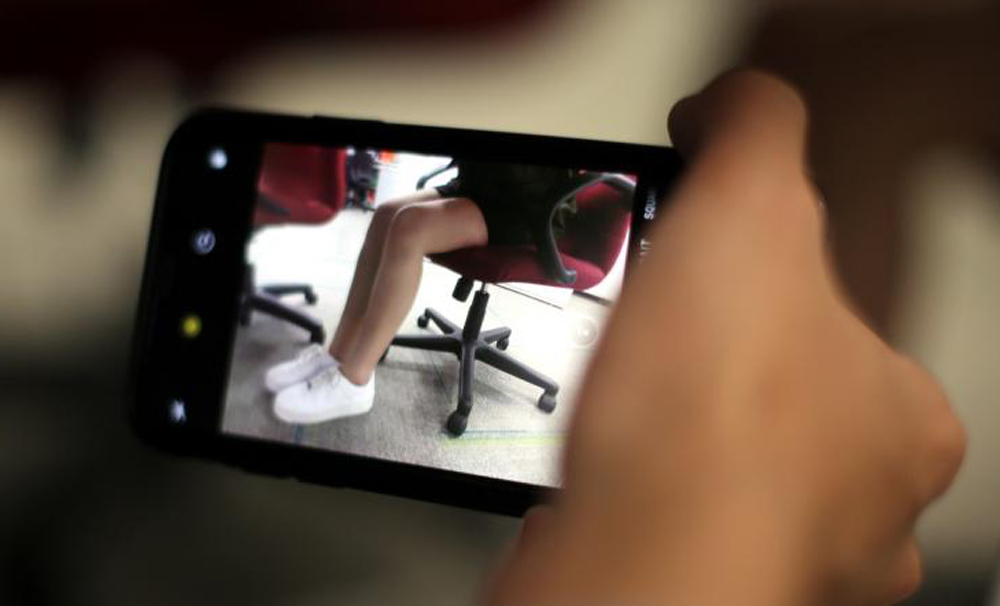 偷拍414女子裙底春光 金融分析师狮城监13个月