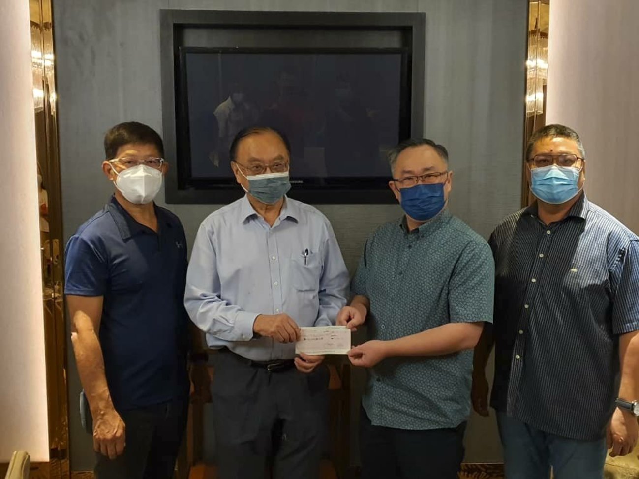 加強學校硬體設備 方貴倫捐南開華小1萬
