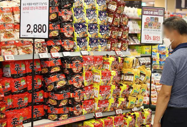 研究指经济拮据家庭 快熟面油炸食品充饥