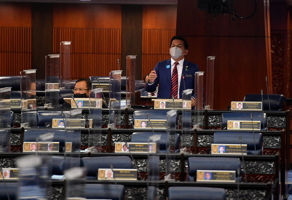 财政部副部长莫哈末沙哈 Mohd Shahar