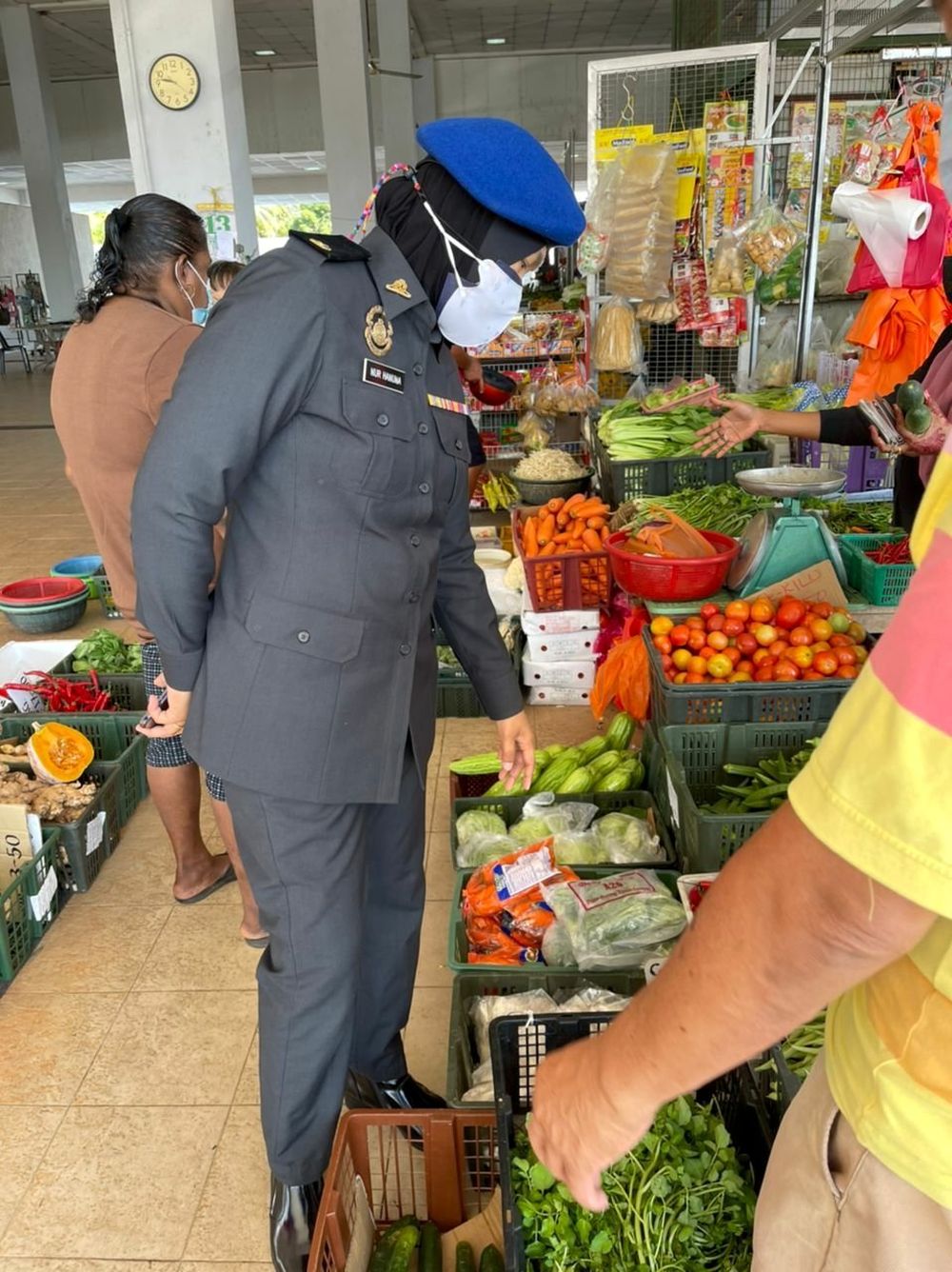 贵卖西兰花红辣椒 森2菜贩涉暴利挨罚