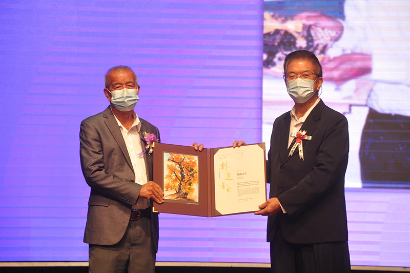 4教育工作者2组织单位 获林连玉精神奖