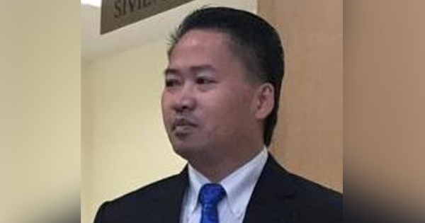 被控使用伪造文书案  安东尼换律师展期审