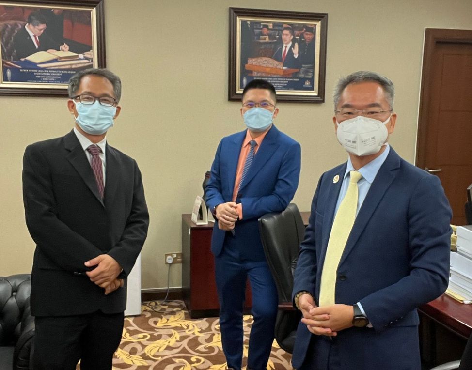 获选州议会公账委会主席 刘志俍拜会黄家和交流