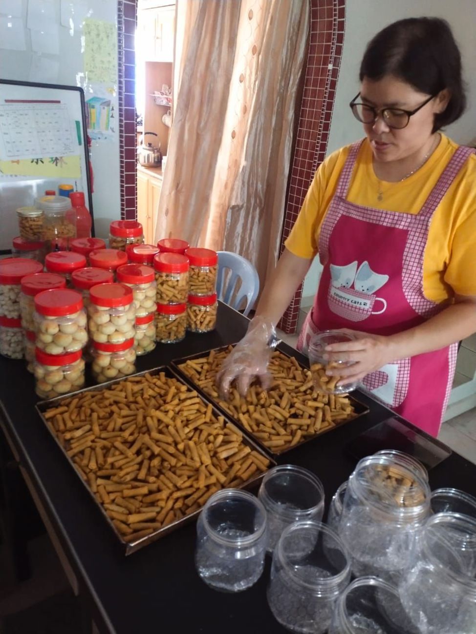 业者去年10月就开工 顾客早订年饼销量翻倍