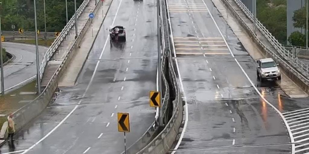 全马最高高架公路淹水 纳吉:归咎枯叶非常可笑