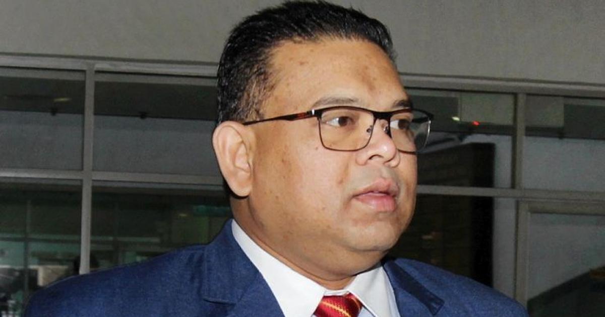 凯利起诉诽谤 洛曼:在等收律师信