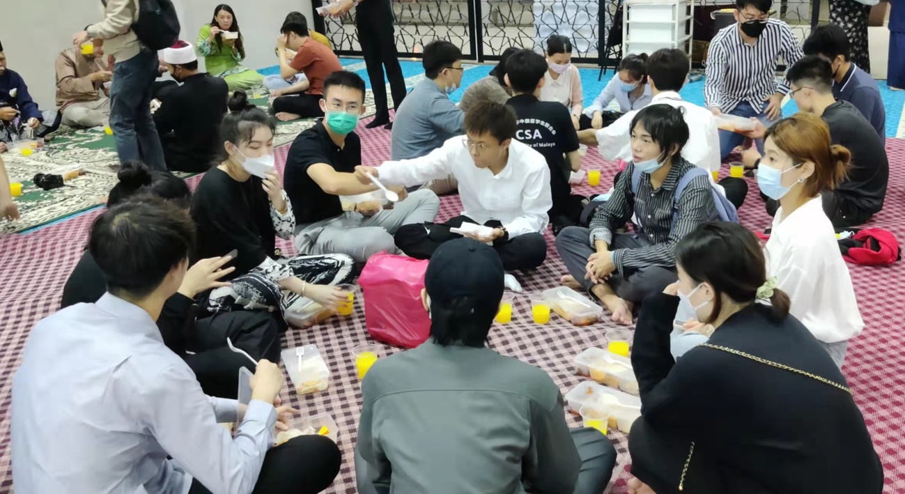 马中大学生国大回教堂开斋