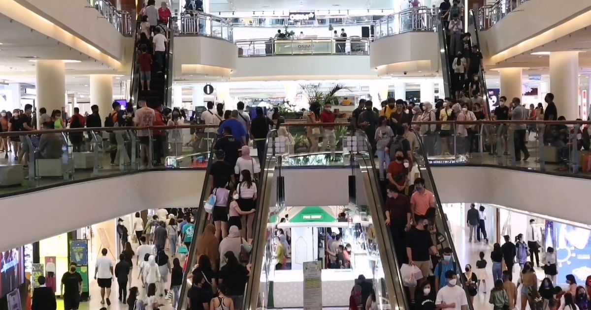 人潮 midvalley 